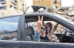 Người dân miền Nam Liban trở về nhà sau ngừng bắn, bất chấp nguy cơ bom mìn