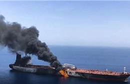 Iran tấn công hai tàu chở dầu, tuyên bố không để 'giọt dầu nào' đi qua Hormuz