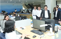 Chủ tịch Hà Nội chấn chỉnh tình trạng lạm dụng yêu cầu nộp bản sao có chứng thực