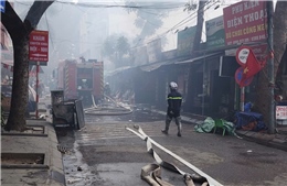 Hà Nội: Cháy lớn chợ Xanh Định Công lúc rạng sáng, nhiều gian hàng bị thiêu rụi