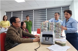 Người dân ở &#39;đất vàng&#39; ven hồ Hoàn Kiếm nhận tiền đền bù đất làm quảng trường phía Đông