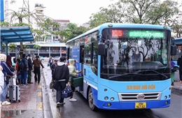 Xe buýt, tàu điện Hà Nội phục vụ miễn phí gần 6 triệu lượt khách dịp Tết Nguyên đán