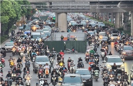 'Lô cốt' án ngữ đường Nguyễn Trãi, giao thông thông ùn tắc nghiêm trọng