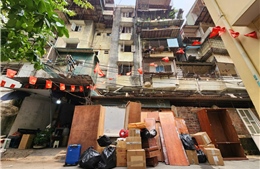 Người dân rời chung cư 'chống nạng' suốt 15 năm trên phố Huỳnh Thúc Kháng