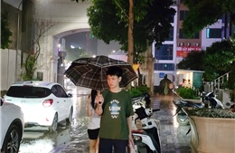 Hà Nội đón ‘cơn mưa vàng’ giải nhiệt sau nhiều ngày nắng nóng