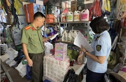 Hà Nội phát hiện nhiều hàng giả, hàng nhái tại cơ sở kinh doanh