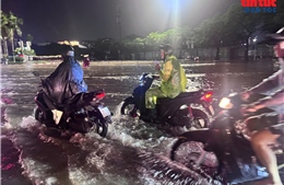 Hà Nội ghi nhận 8 điểm úng ngập sau trận mưa lớn tối 27/8