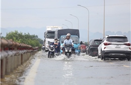 Nước sông dâng cao, nhiều vùng ngoại thành Hà Nội ngập úng