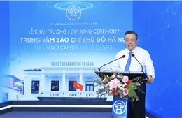 Chủ tịch Hà Nội mong các sở ngành không né tránh truyền thông