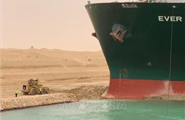 Giao thương toàn cầu gián đoạn vì sự cố tàu mắc cạn ở kênh đào Suez