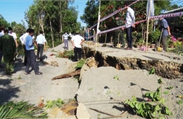 Xuất hiện điểm sụp lún đường giao thông dài hơn 50m ở huyện Tri Tôn, An Giang