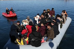 Tàu chở 45 người di cư chìm ngoài khơi Thổ Nhĩ Kỳ