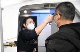 Trung Quốc yêu cầu quản lý khép kín nhân viên phục vụ chuyến bay quốc tế