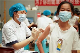 Hơn một nửa dân số Trung Quốc đã tiêm đủ 2 mũi vaccine