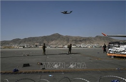  Máy bay quân sự bắt đầu sơ tán nhân viên ngoại giao khỏi Kabul, Afghanistan