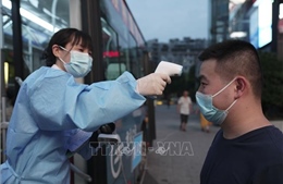 Trung Quốc thử nghiệm lâm sàng thuốc điều trị từ huyết tương bệnh nhân đã bình phục