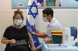 Israel, Chile, Séc đẩy mạnh tiêm mũi vaccine phòng COVID-19 thứ ba
