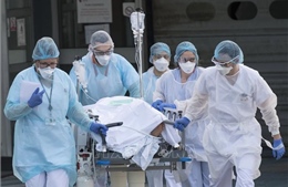 Khoảng 3.000 nhân viên y tế tại Pháp bị buộc thôi việc do không tiêm vaccine