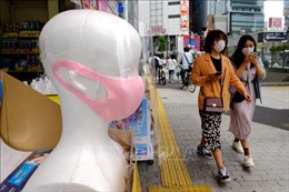 Nhật Bản có kế hoạch xử lý khẩu trang vải tồn kho