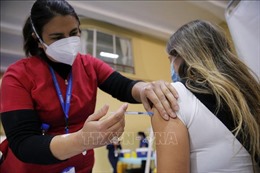 Chile, Peru thúc đẩy chiến dịch tiêm mũi vaccine ngừa COVID-19 tăng cường