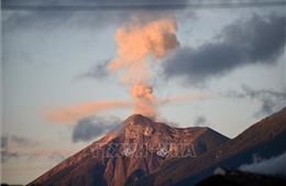 Guatemala sơ tán người dân do núi lửa Fuego phun trào