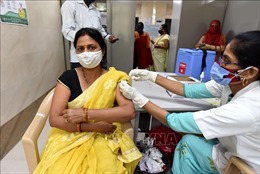 Ấn Độ cân nhắc tiêm mũi tăng cường cho tất cả người trên 18 tuổi