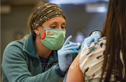 Mỹ thúc đẩy các nỗ lực tiêm vaccine ngừa COVID-19 cho nhân viên liên bang