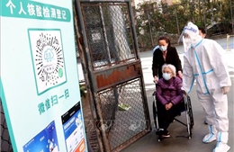Trung Quốc: Chính quyền Thượng Hải tập trung tiêm vaccine ngừa COVID-19 cho người cao tuổi