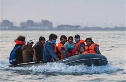 Anh bắt nghi phạm đứng đầu đường dây cung cấp thuyền đưa người di cư vượt eo biển Manche
