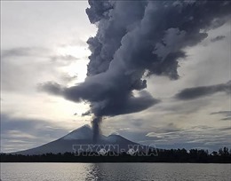 Núi lửa Ulawun ở Papua New Guinea phun trào