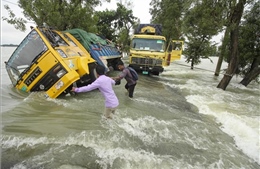 Bangladesh, Ấn Độ khẩn trương cứu trợ hàng triệu người mắc kẹt trong lũ lụt