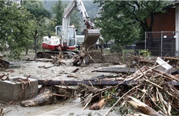 Mưa lớn gây lở đất làm cô lập nhiều ngôi làng tại Áo