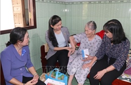 Thăm Mẹ Việt Nam anh hùng, gia đình người có công tại Long An