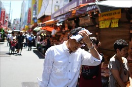 Nhật Bản phát triển thiết bị dạng tai nghe cảnh báo nguy cơ say nắng
