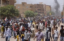 Sudan: Lực lượng an ninh sử dụng hơi cay để giải tán người biểu tình