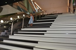 Độc đáo cầu thang piano tại nhà ga ở Nhật Bản
