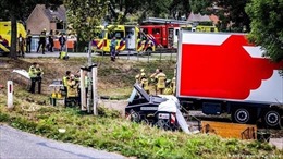 Xe tải lao vào bữa tiệc thịt nướng ở Hà Lan làm ít nhất 6 người tử vong
