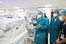 Thủ tướng thăm và làm việc tại Bệnh viện Sản nhi tỉnh Phú Thọ
