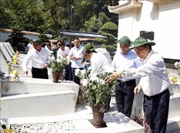 Chủ tịch nước dâng hương tưởng nhớ các Anh hùng Liệt sĩ tại Ngã ba Đồng Lộc