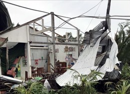 Dông, lốc gây đổ sập và tốc mái nhiều nhà dân tại Kiên Giang