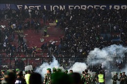 Vụ bạo loạn sân cỏ ở Indonesia: FIFA gọi thảm kịch là cú sốc đối với bóng đá thế giới