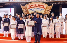 Thừa Thiên - Huế: Tuyên dương học sinh đạt danh hiệu &#39;Học sinh Danh dự toàn trường&#39;