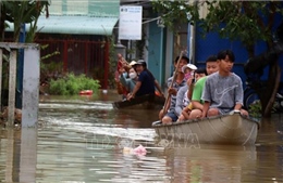 Thăm, tặng quà các hộ gia đình bị thiệt hại do mưa lũ tại Quảng Nam