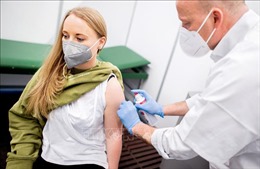 WHO: Khuyến khích tiêm vaccine khi cúm mùa và COVID-19 cùng hoành hành