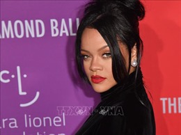Rihanna tái xuất làng âm nhạc sau nhiều năm vắng bóng