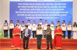 Ninh Bình: Khen thưởng học sinh, sinh viên đạt thành tích xuất sắc