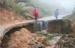 Giao thông miền núi Quảng Ngãi còn ngổn ngang sau mưa, bão