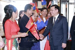 Chủ tịch Quốc hội Vương Đình Huệ gặp đại diện cộng đồng người Việt Nam tại New Zealand