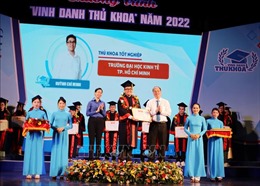 TP Hồ Chí Minh vinh danh 75 thủ khoa năm 2022