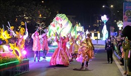 Sôi động Lễ hội Carnaval đường phố ven hồ Xuân Hương